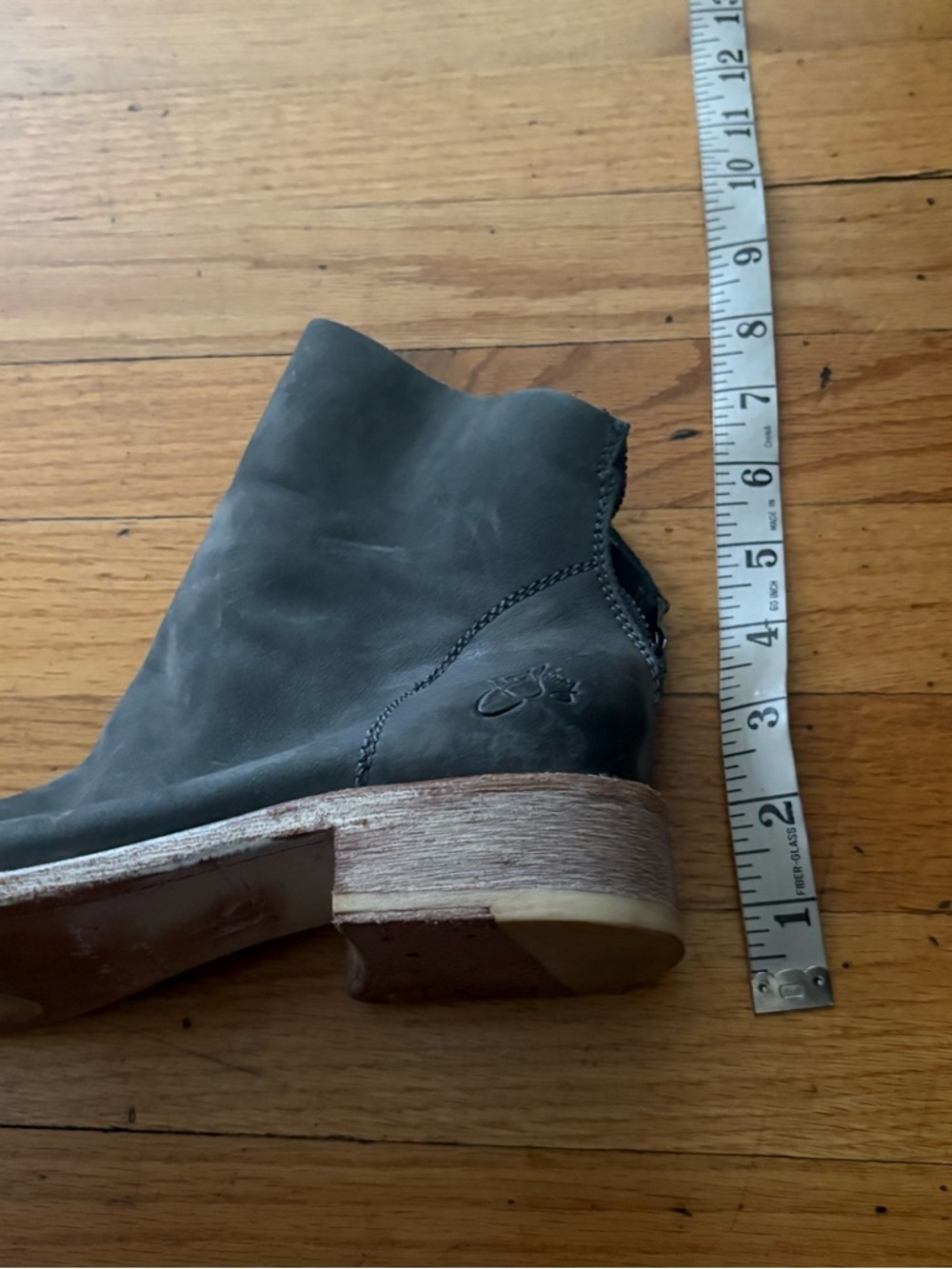 John Fluevog Slouchy Gray Leather Ankle Boots Minimalist Boho Size 8 - Picture 2 of 6